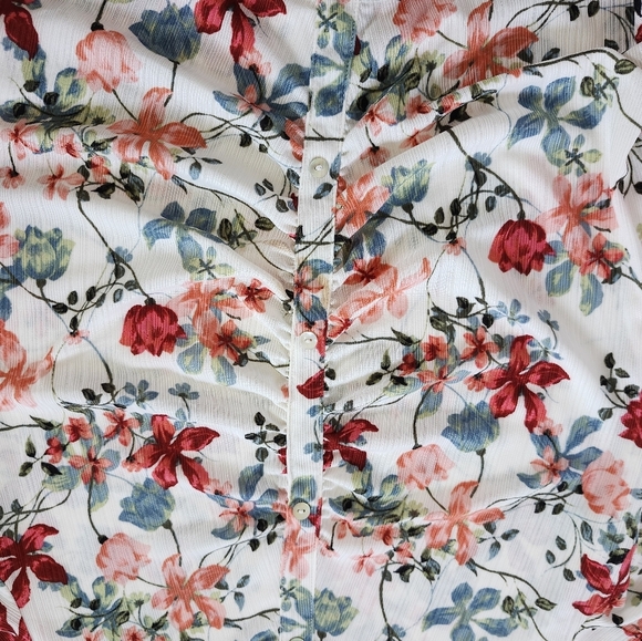 Emaline Petite Floral Print Button-Down Ruched Long Sleeved Blouse Size PS - Picture 4 of 10
